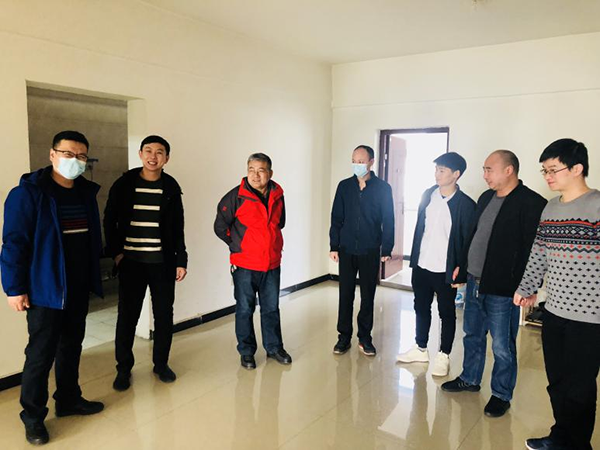 承德蘇墾銀河黨政工團(tuán)領(lǐng)導(dǎo)春節(jié)期間慰問(wèn)留承過(guò)年員工(圖3) 承德蘇墾銀河黨政工團(tuán)領(lǐng)導(dǎo)春節(jié)期間慰問(wèn)留承過(guò)年員工(圖3)