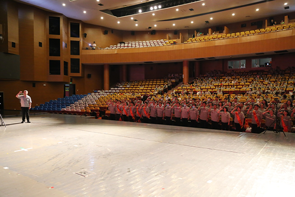 奮斗百年路 起航新征程 承德蘇墾銀河黨委召開(kāi)慶祝中國(guó)共產(chǎn)黨建黨100周年 暨七一表彰大會(huì)(圖2) 奮斗百年路 起航新征程 承德蘇墾銀河黨委召開(kāi)慶祝中國(guó)共產(chǎn)黨建黨100周年 暨七一表彰大會(huì)(圖2)